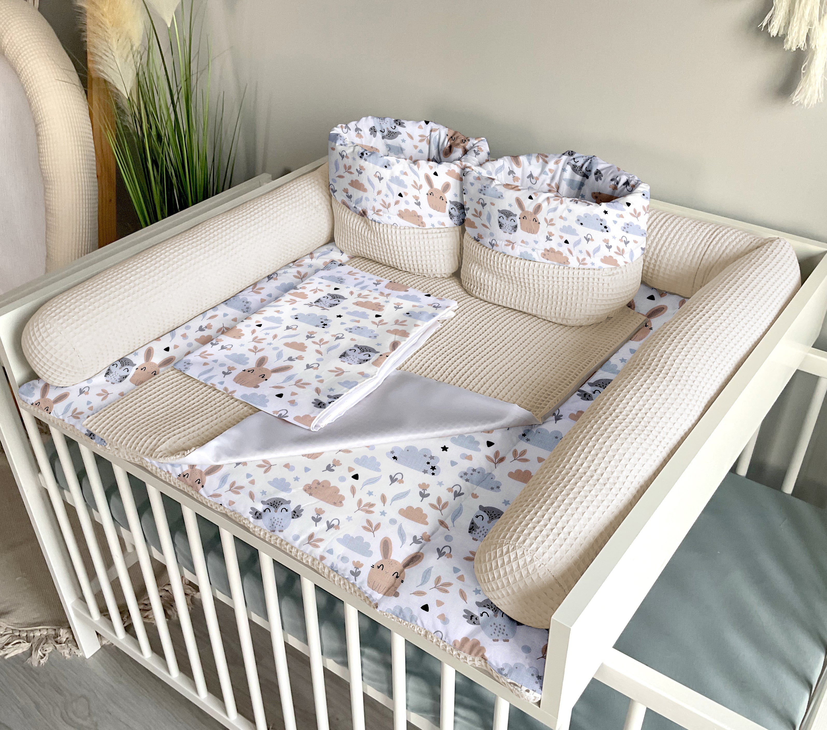 Wickelauflage mit abnehmbaren Bezug und wasserdichter Matratze - Changing mat | set of 6 elements | Owls and bunnies plus light beige-SleepeSheep- - SleepeSheep