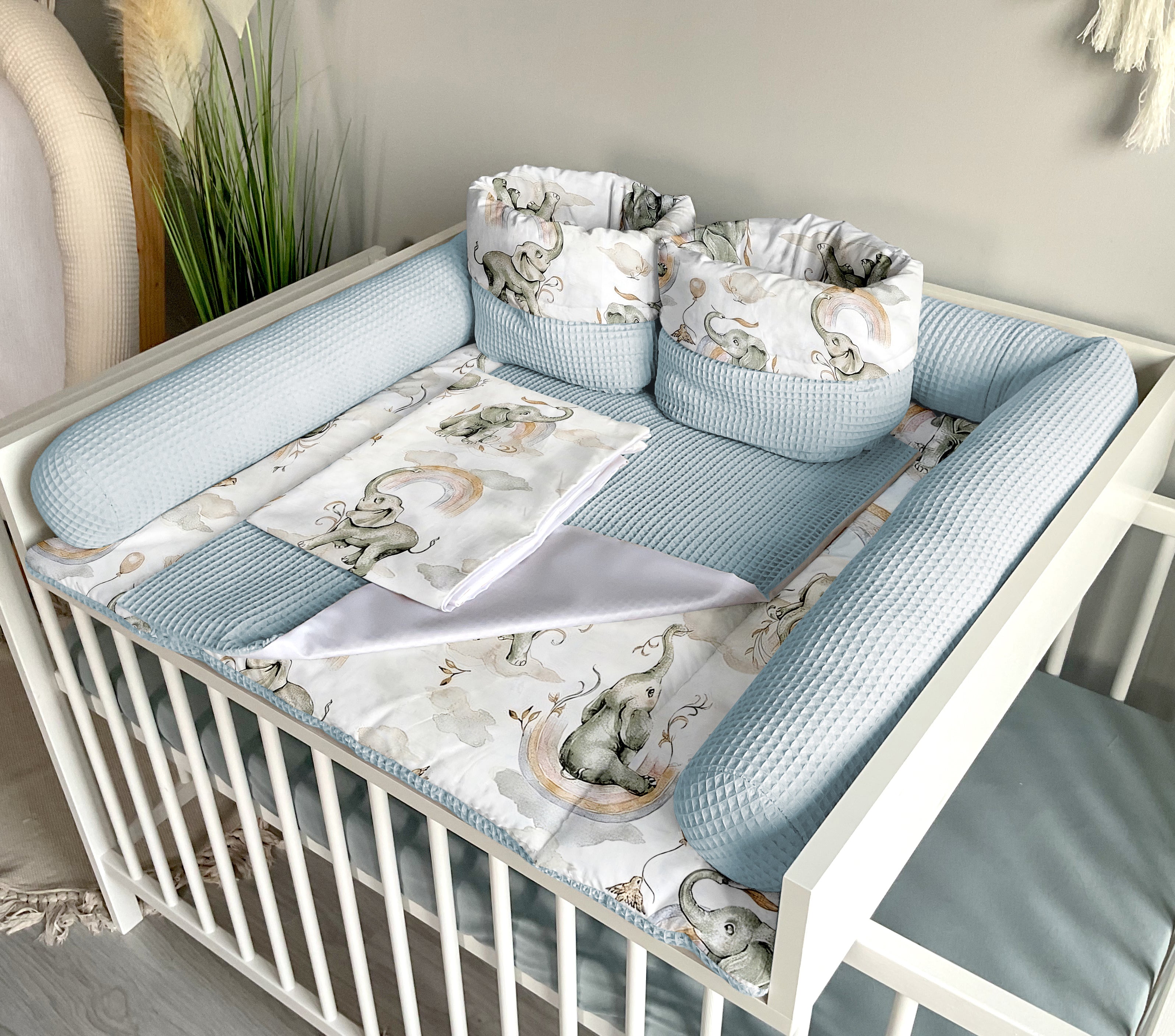 Wickelauflage mit abnehmbaren Bezug und wasserdichter Matratze - Changing mat | set of 6 elements | Beige elephants plus blue-SleepeSheep- - SleepeSheep
