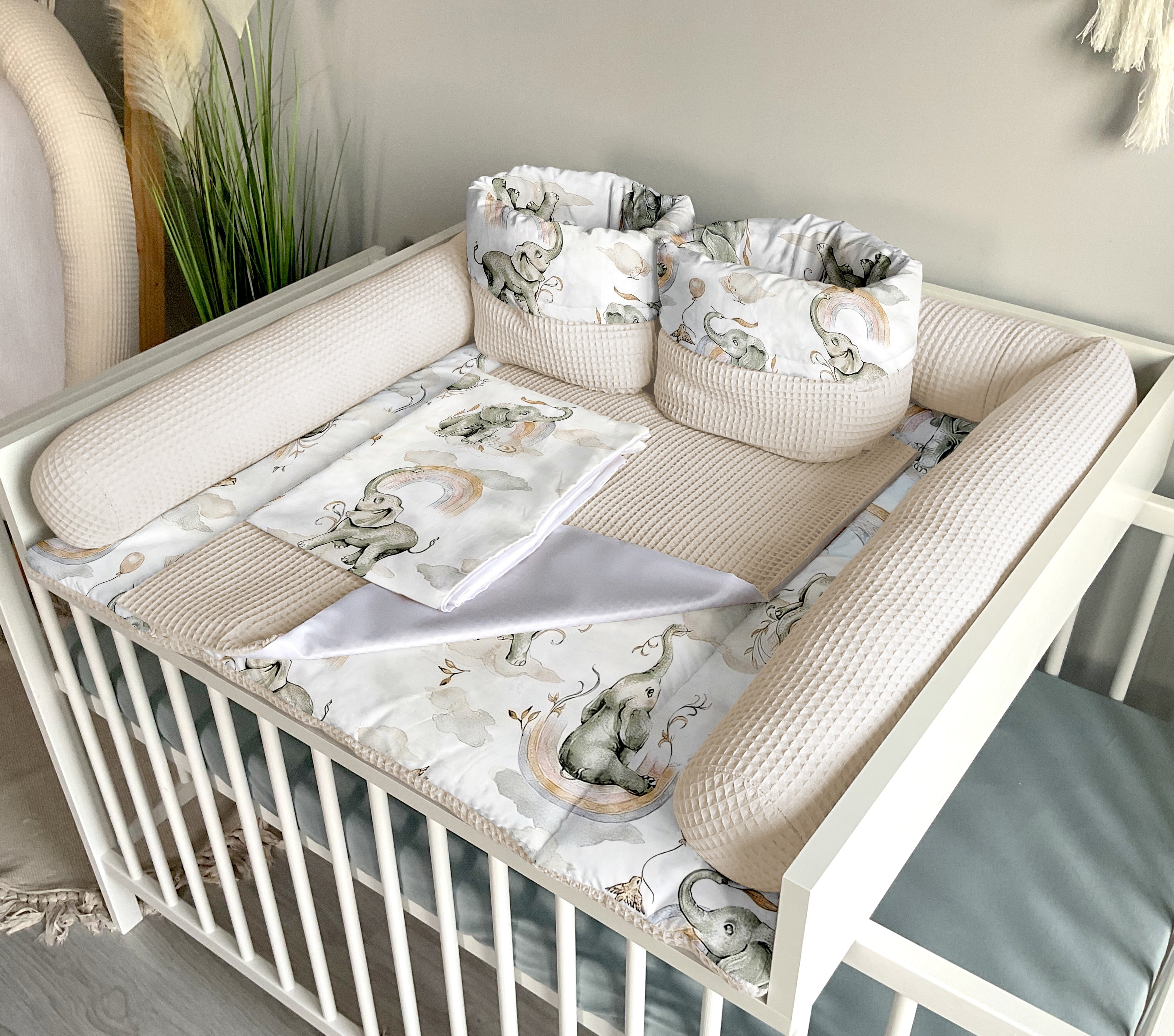 Wickelauflage mit abnehmbaren Bezug und wasserdichter Matratze - Changing mat | set of 6 elements | Beige elephants plus light beige-SleepeSheep- - SleepeSheep