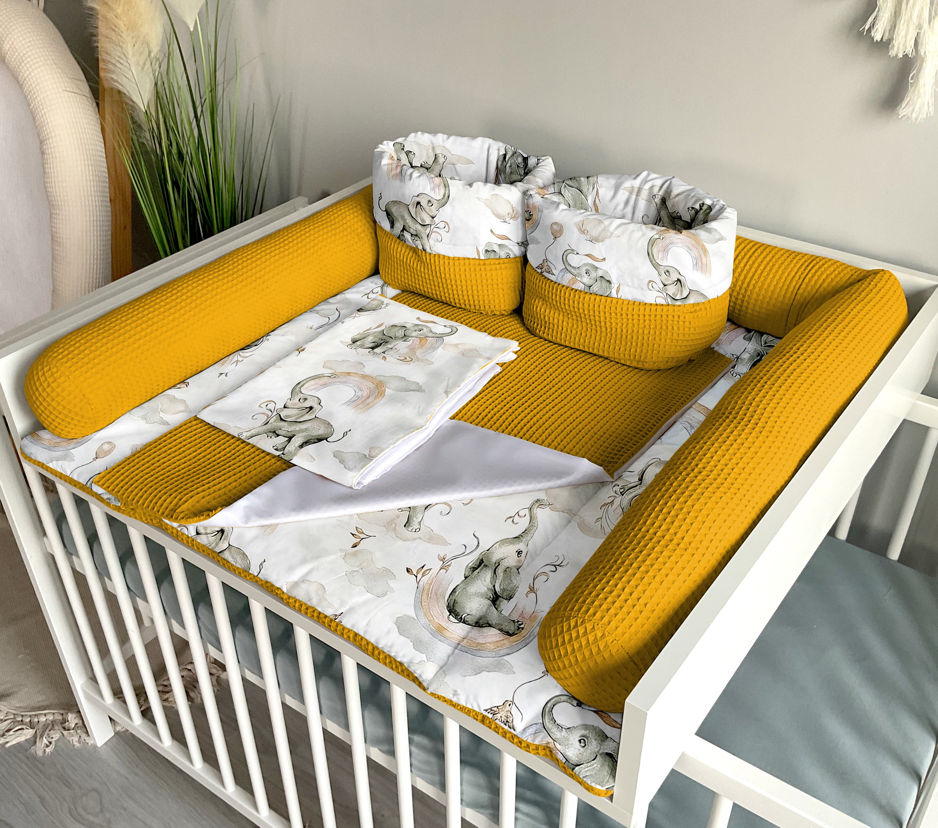 Wickelauflage mit abnehmbaren Bezug und wasserdichter Matratze - Changing mat | set of 6 elements | Beige elephants plus honey-SleepeSheep- - SleepeSheep
