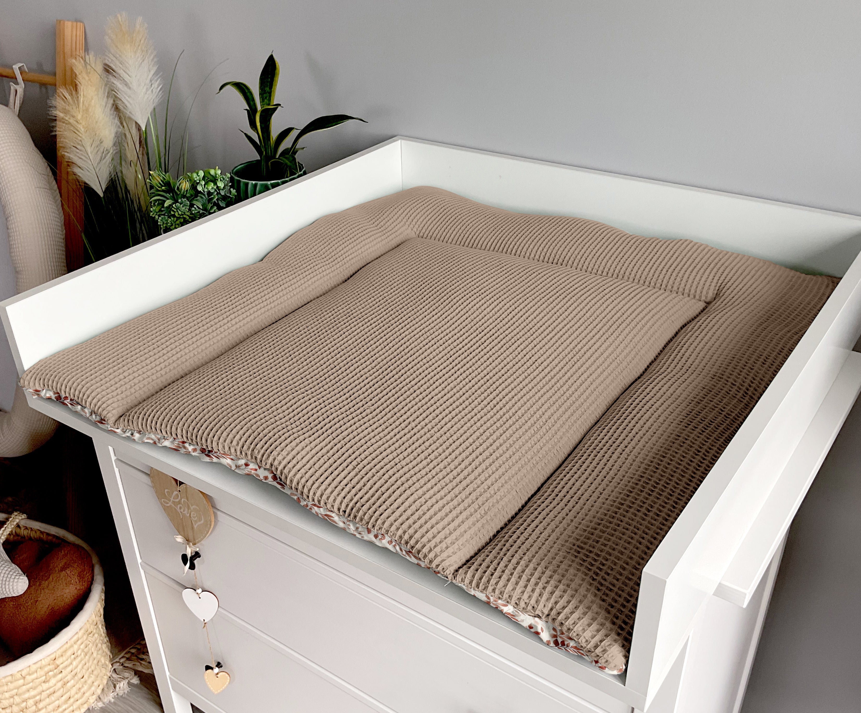 Changing mat | Leaves and brown