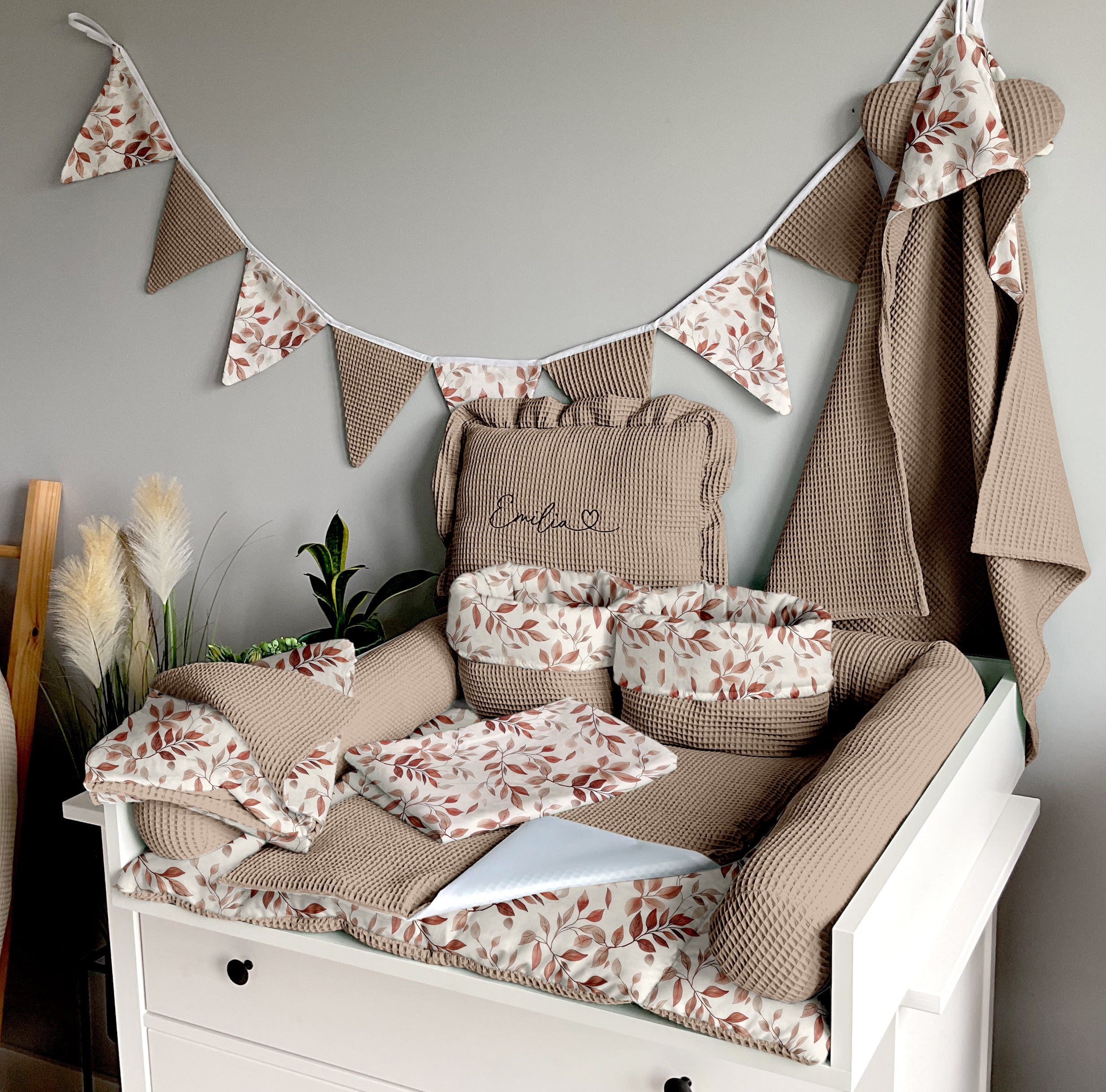 Changing mat | Leaves and brown