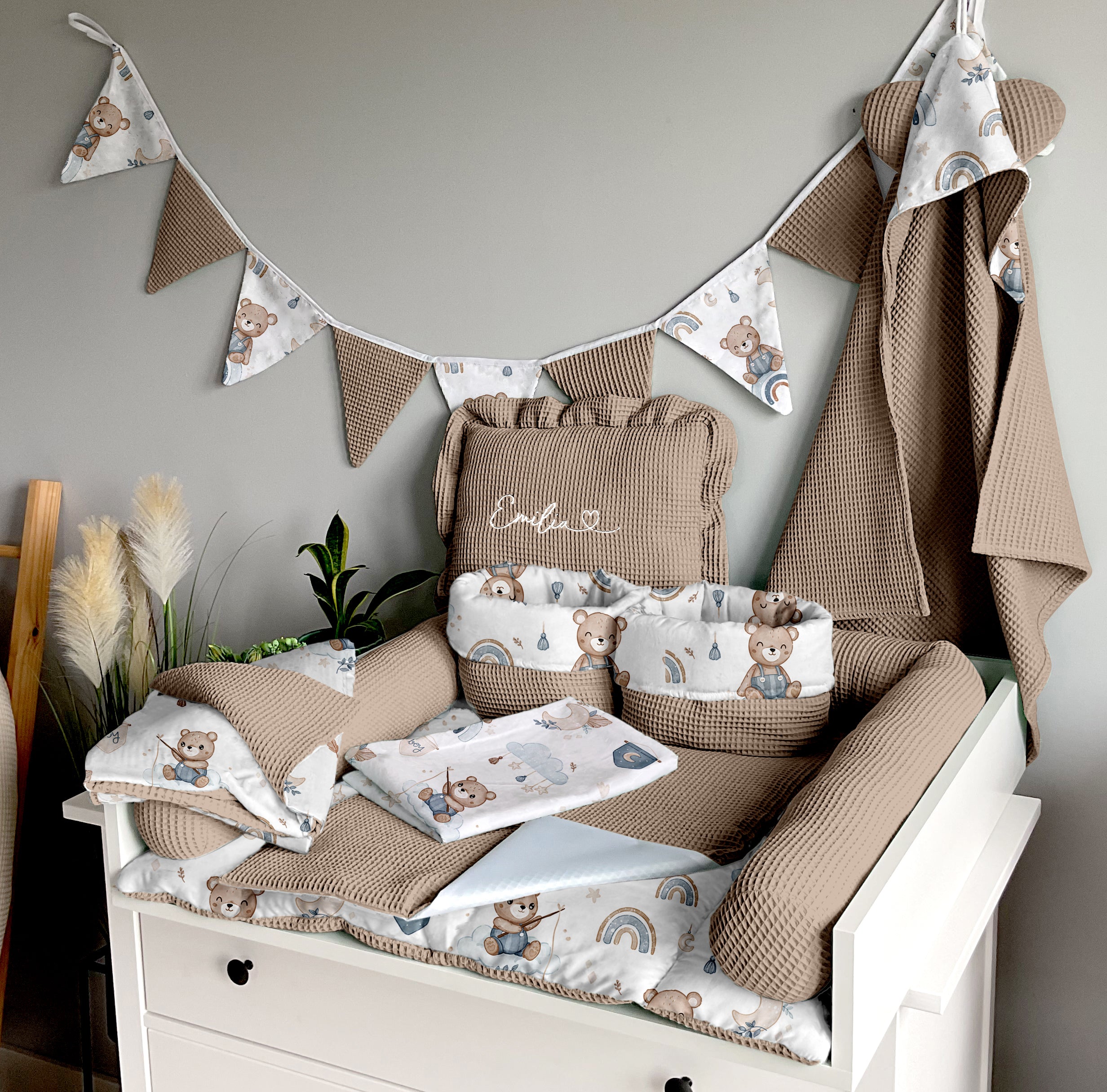 Changing mat | Dreams of sleepy bears and brown