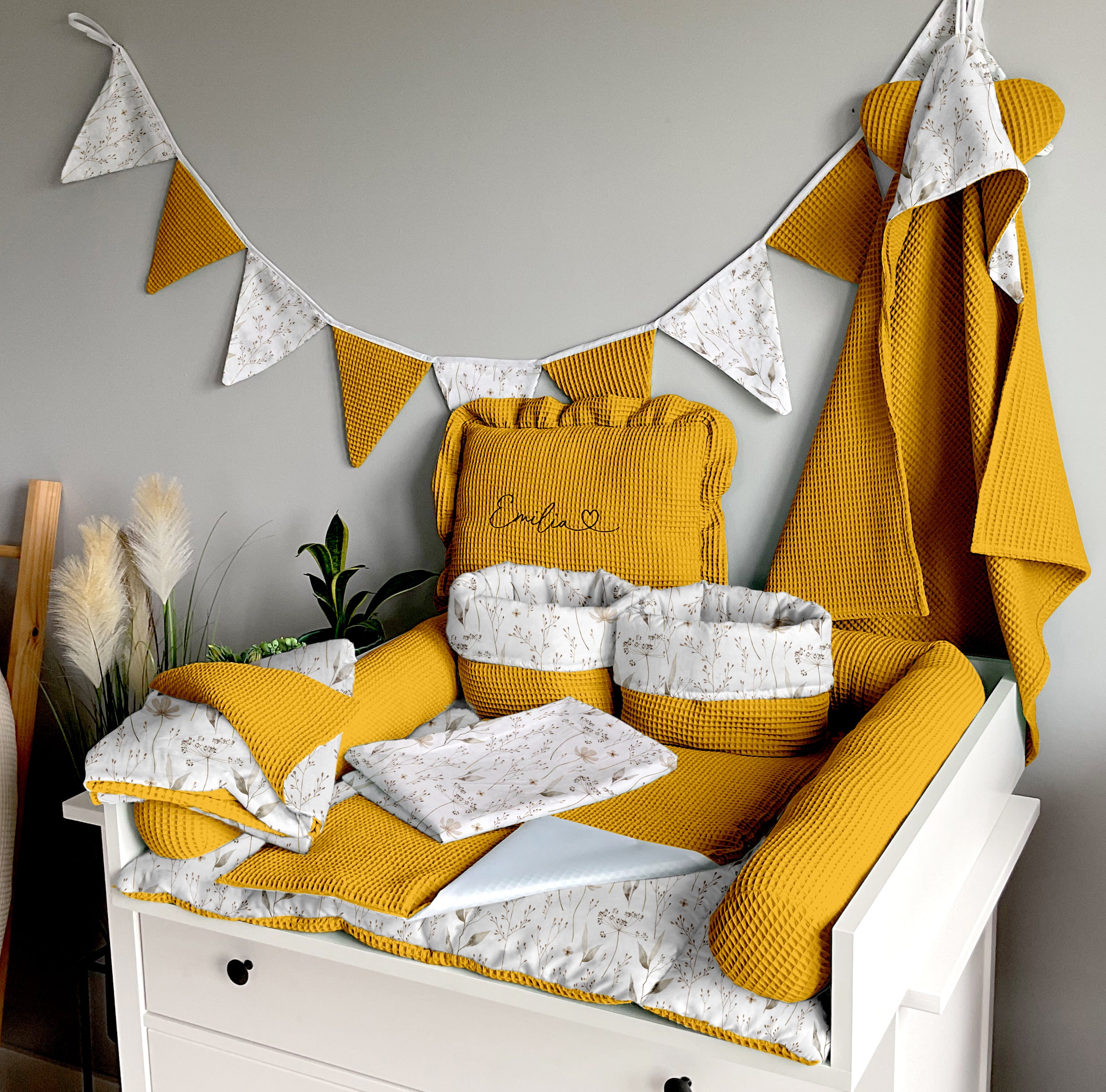 Changing mat | Grass and honey