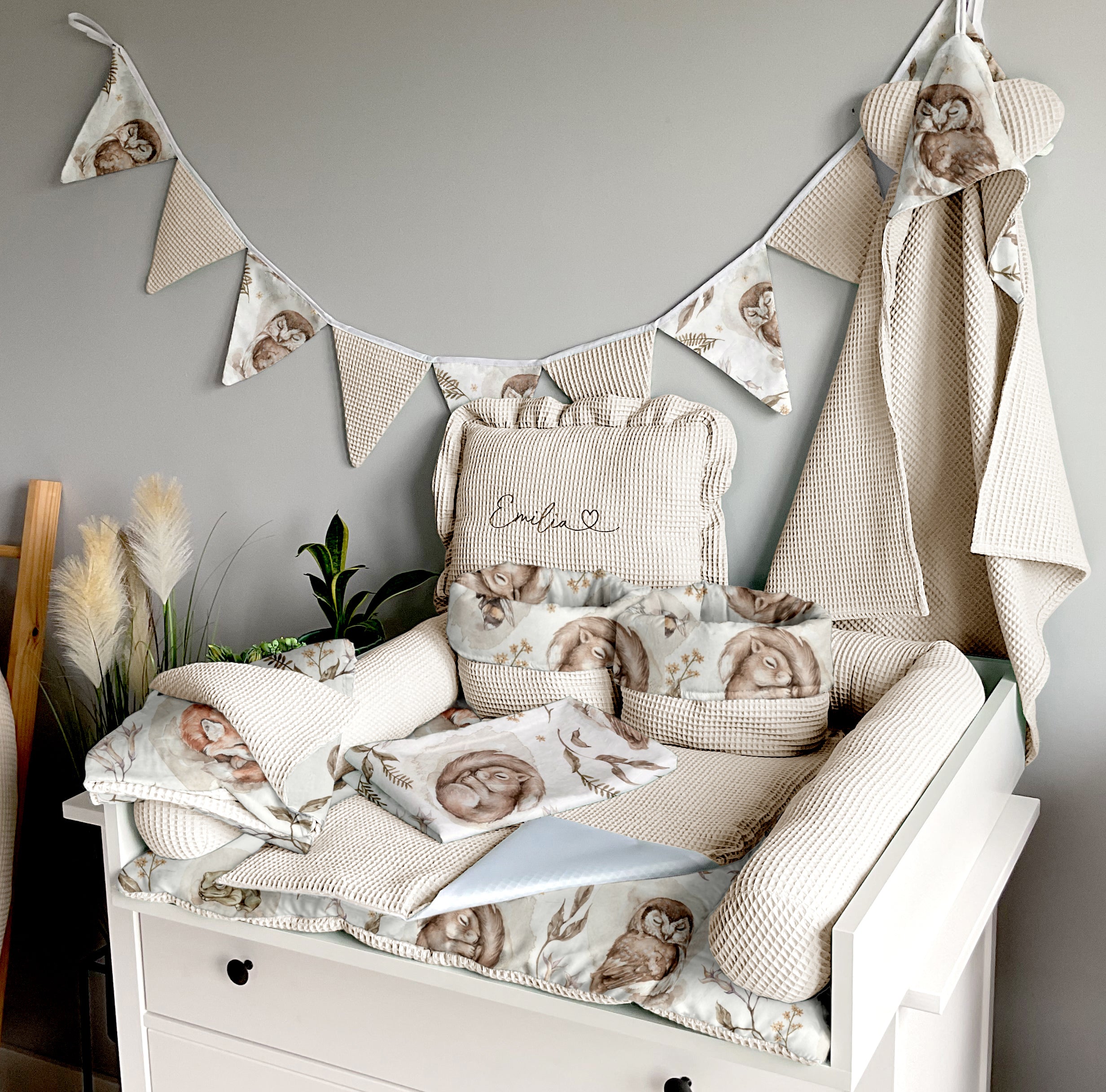 Changing mat | Sleeping animals and light beige