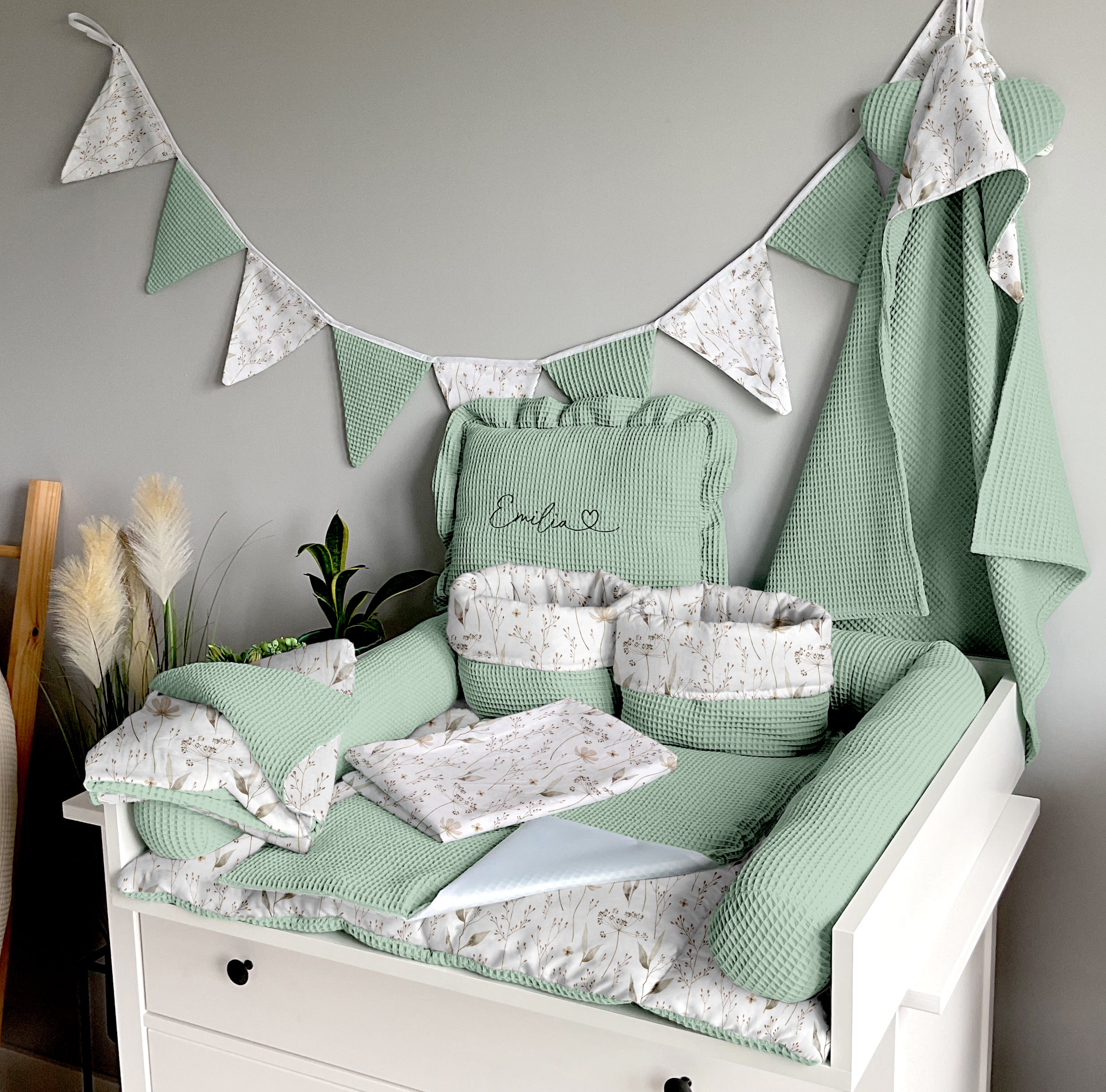 Changing mat | Grass and dirty mint