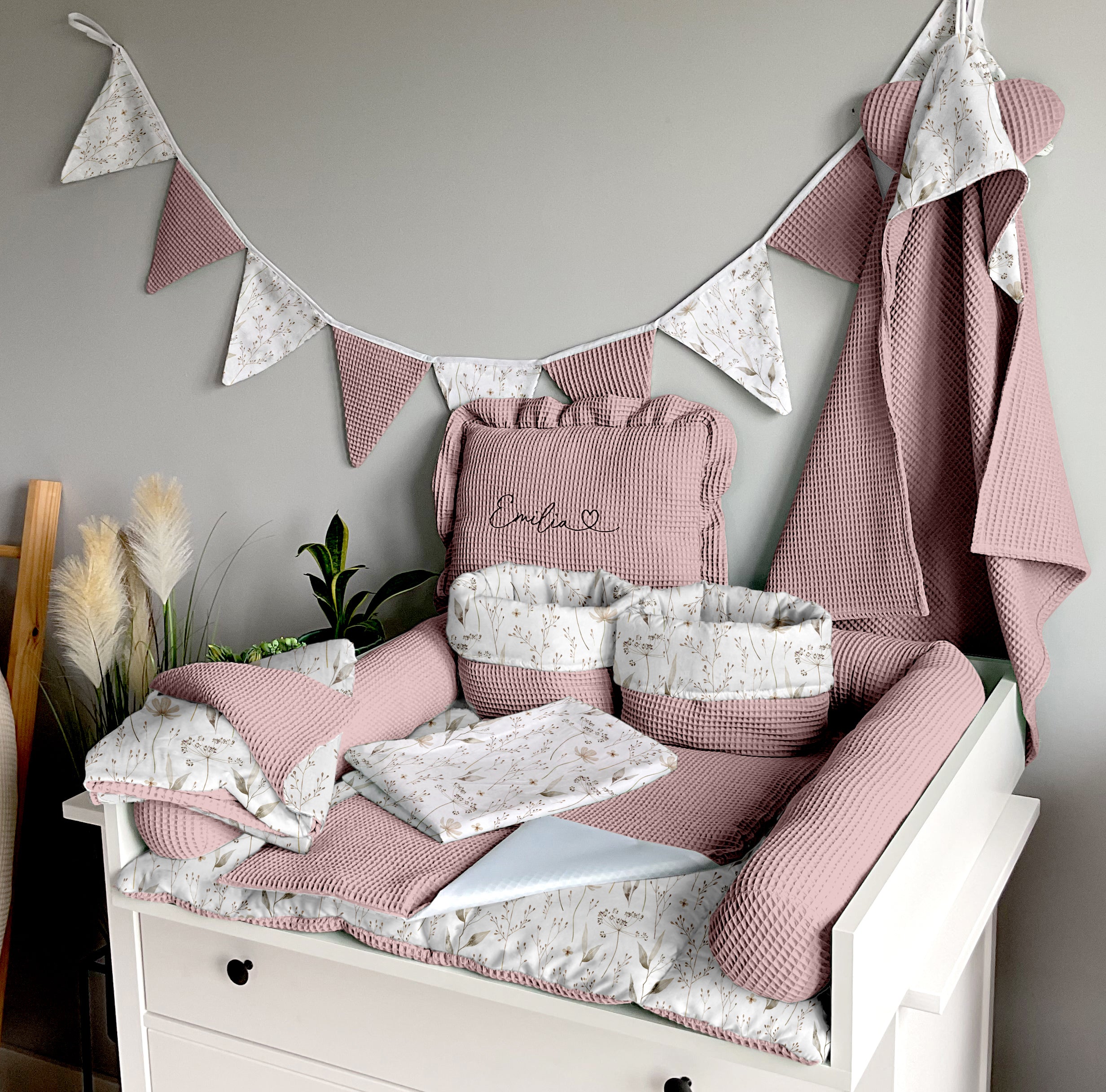 Changing mat | Grass and dirty pink