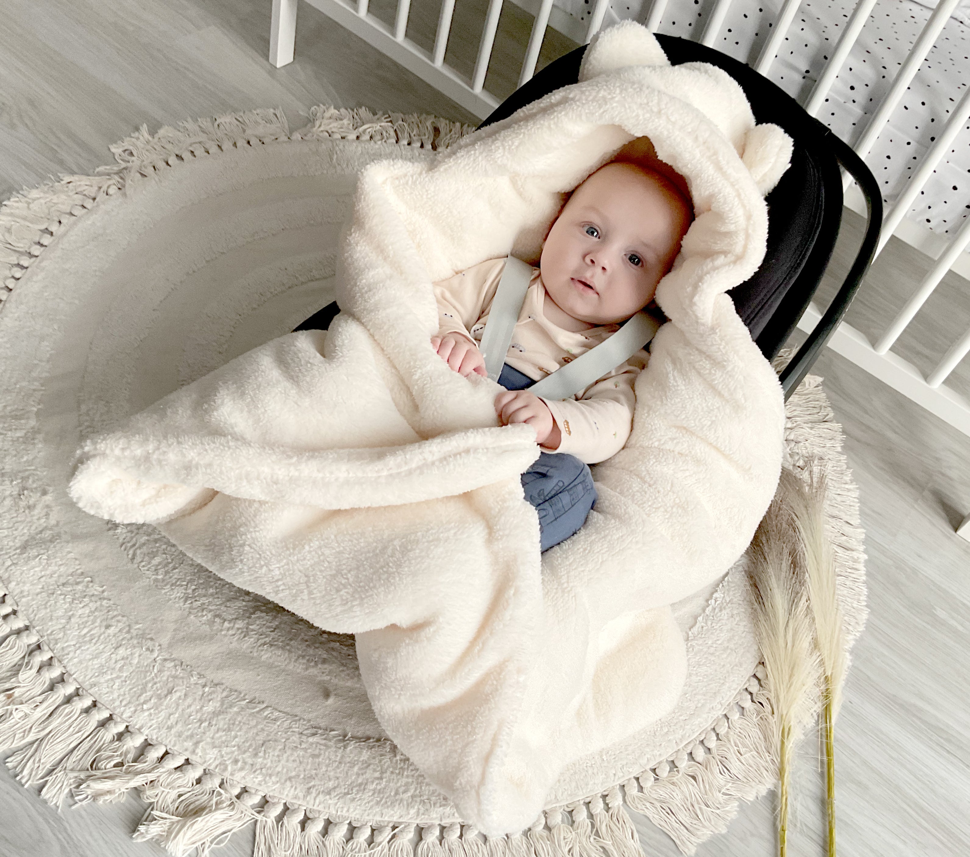 Winter Einschlagdecke Babyschale 0-12 Monate 3- und 5-Punkt-Gurtsystem | Ekru