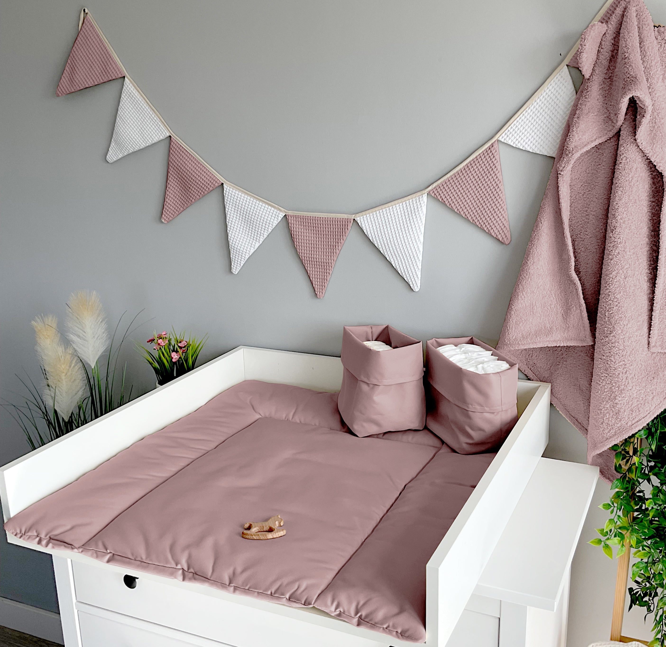 Waterproof changing mat | Dirty pink